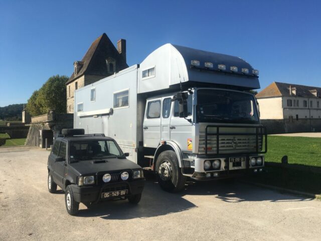 Camion autonome et vehicule rondier